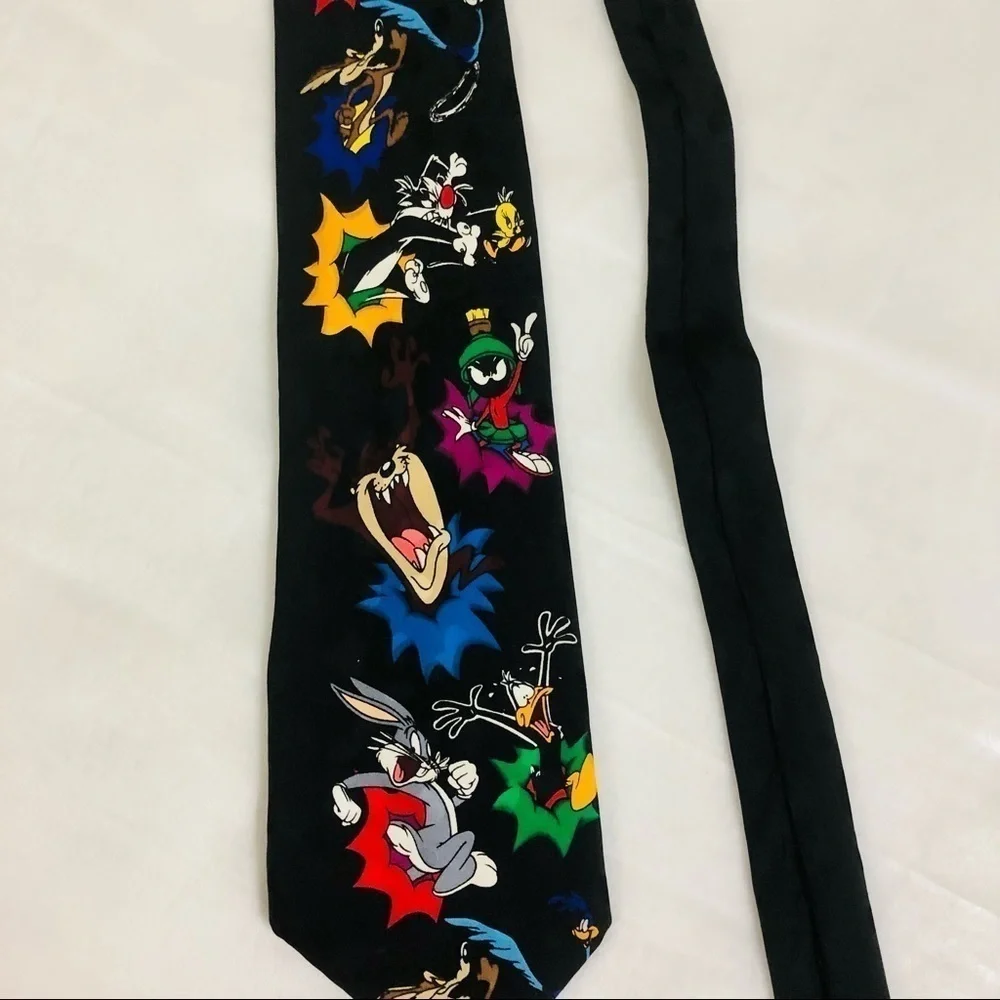 Authentic vintage Looney Tunes bugs bunny and gang black silk tie, 57” long